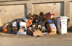 Montonero: "Da settimane non raccolgono la carta"