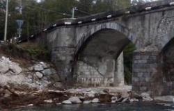 Sul ponte Strona cinquantenne ferito, probabilmente a calci e pugni
