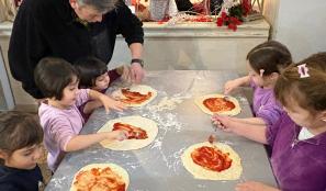 I bambini del Sacro Cuore "pizzaioli per un giorno"