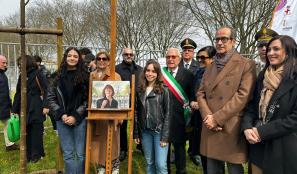 Vercelli: posata la targa dedicata a Gis&egrave;le Pelicot, "Giusta dell'Umanit&agrave;"