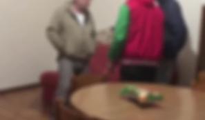 Adescato da una minorenne, viene rapinato da due complici