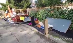 In Via Salvo D'Acquisto l'incivile di turno colpisce ancora