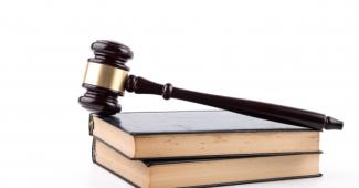 Maltrattamenti: figlio a processo a Vercelli