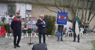 Vercelli commemora i partigiani fucilati al Poligono: cerimonia al rione Isola