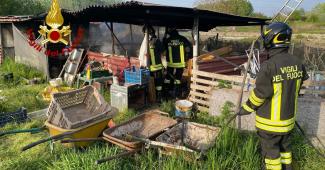 Incendio tra Trino e Camino