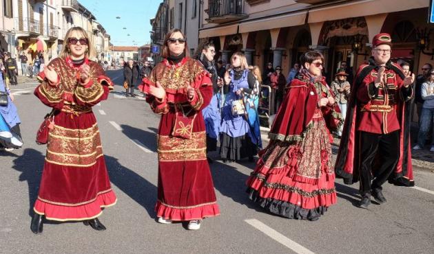 &ldquo;Carve &lsquo;d Burghi&rdquo;: le foto della sfilata