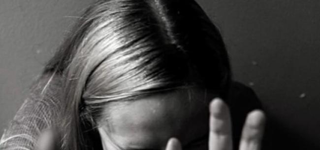 Accusato di violenza sessuale mentre lei stava dormendo