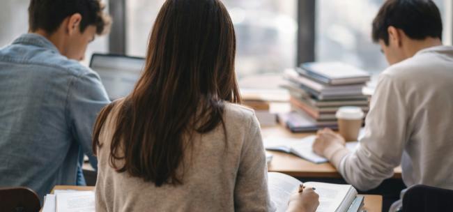 Pagati gli assegni per tutti gli studenti idonei