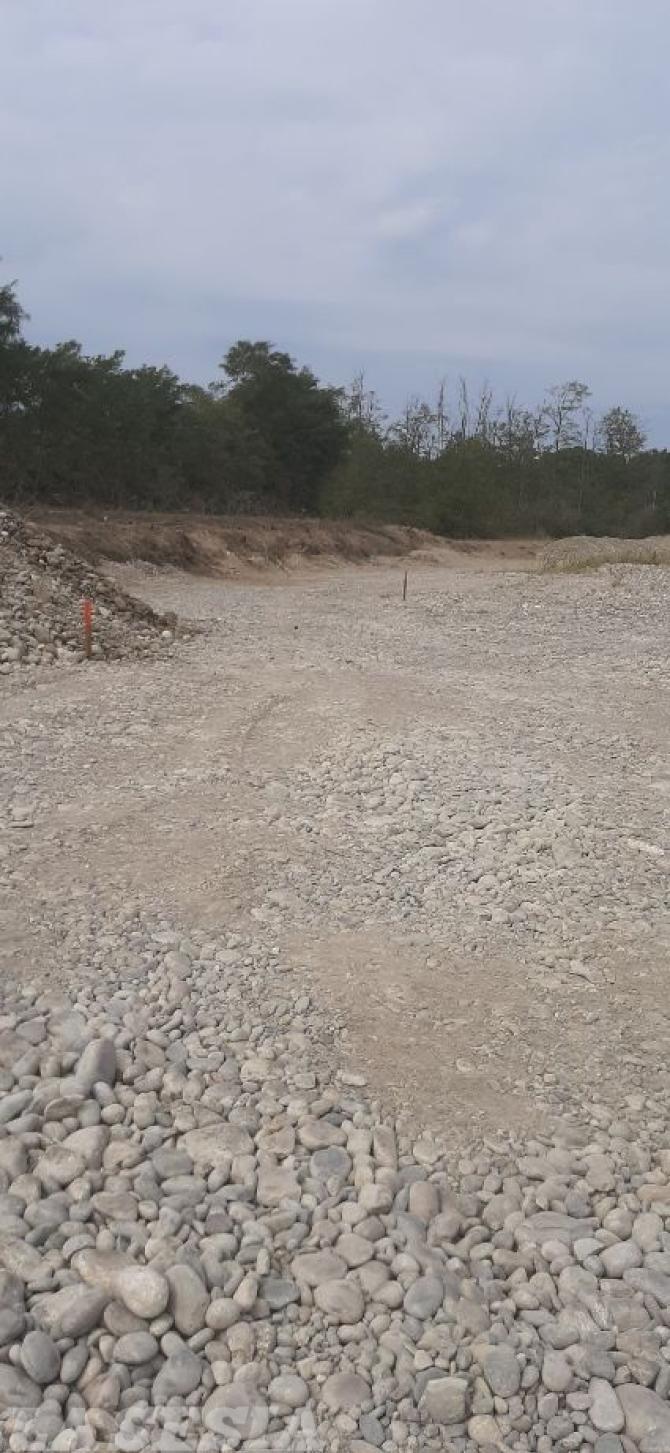 Lavori sull'argine del fiume Sesia