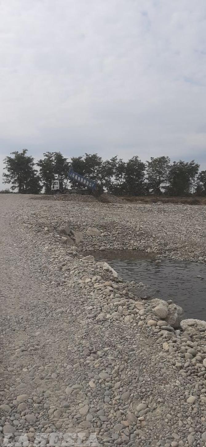 Lavori sull'argine del fiume Sesia