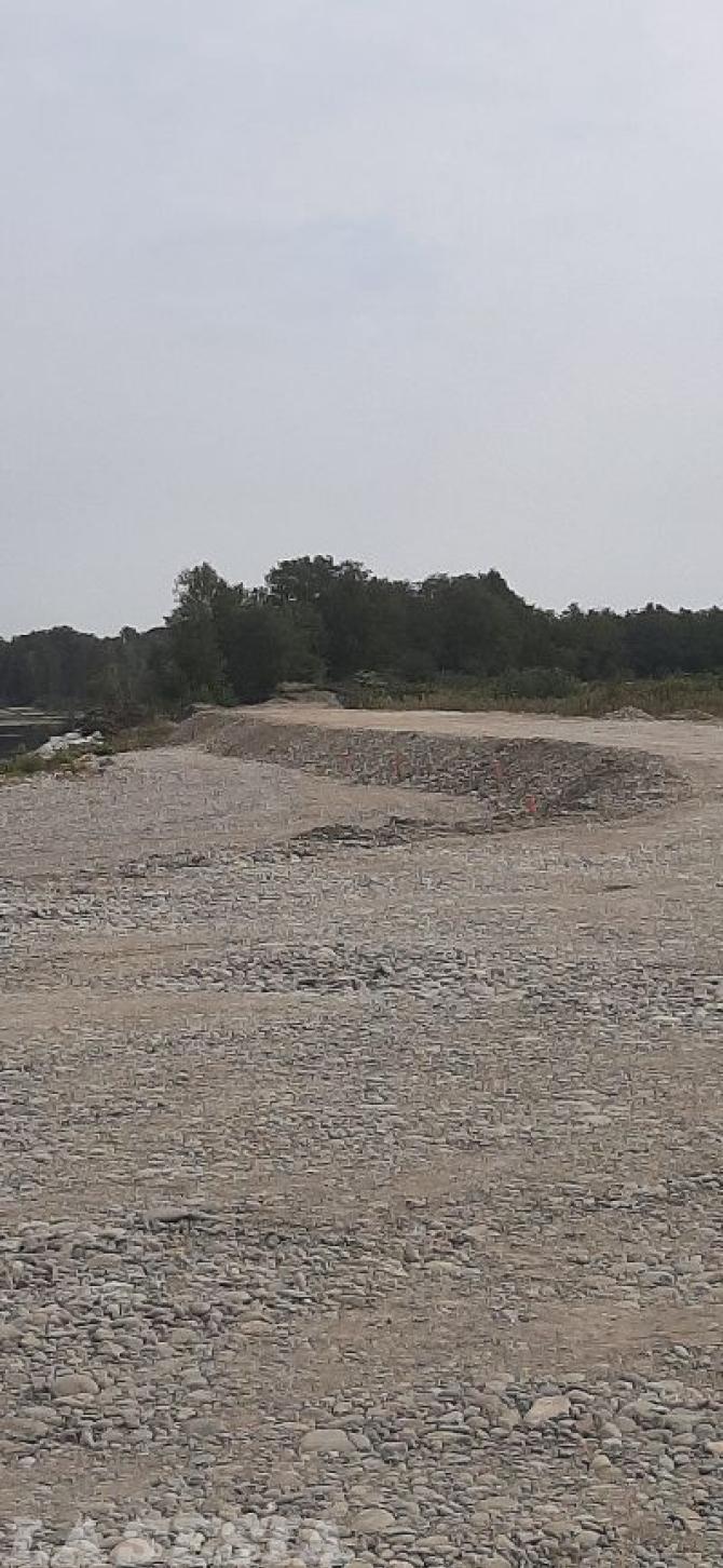 Lavori sull'argine del fiume Sesia