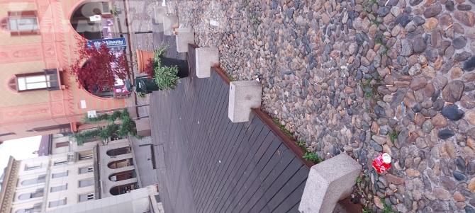Rifiuti in piazza Cavour
