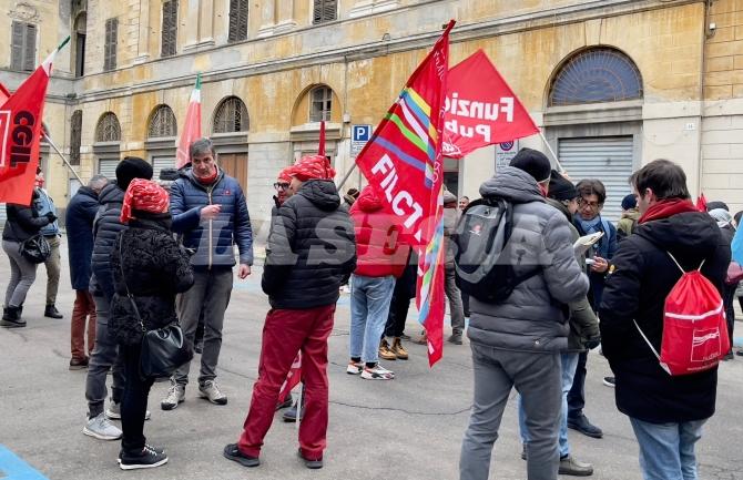 Sciopero generale 15 dicembre Cgil e Uil Vercelli (Foto Morera)
