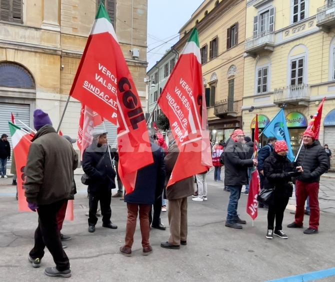 Sciopero generale 15 dicembre Cgil e Uil Vercelli (Foto Morera)
