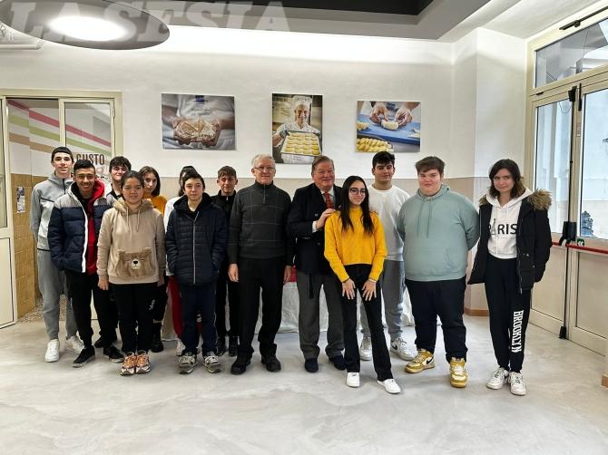 Lo chef Alfredo Marzi incontra gli studenti del Cfp Sacro Cuore