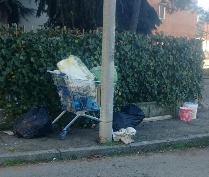 Rifiuti via Pisa