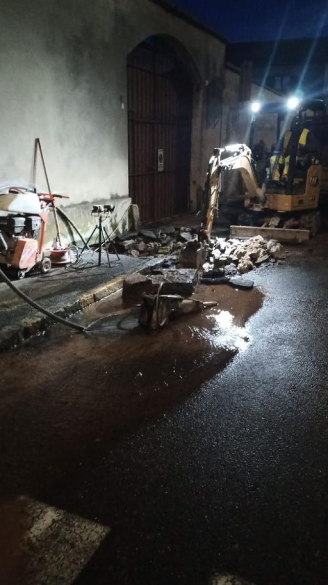Centro storico senza acqua potabile, grossa perdita nella rete idrica