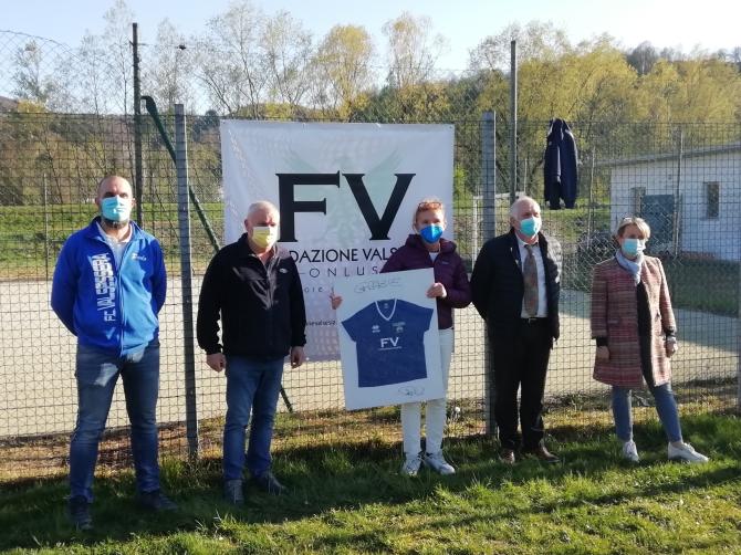 Uno striscione dedicato alla Fondazione Valsesia Onlus