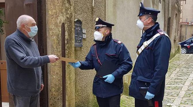 Carabinieri e anziani