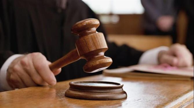 Faceva pressioni al sindaco per farlo dimettere: nove mesi al consigliere