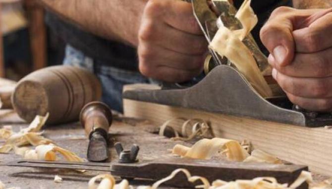 varallo operatore legno