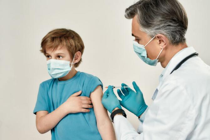 Vaccinazioni agli adolescenti: i genitori chiedono chiarimenti