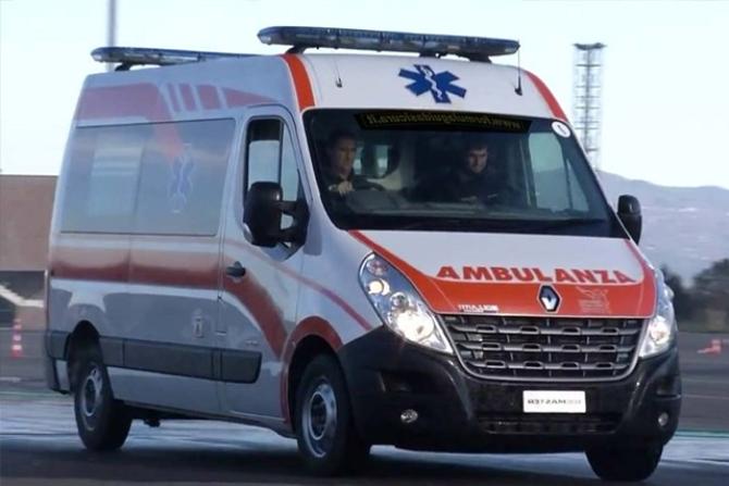 Annega nel fiume Sesia davanti ai suoi amici 
