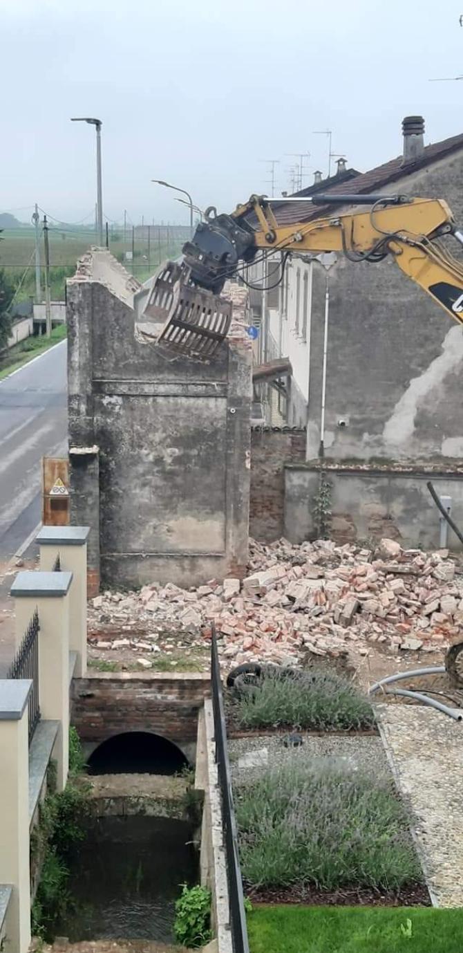 Lamporo demolizione cabina Enel