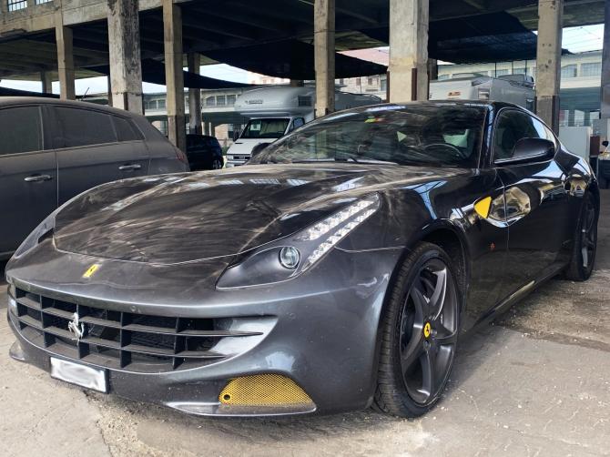 Ferrari FF sequestrata