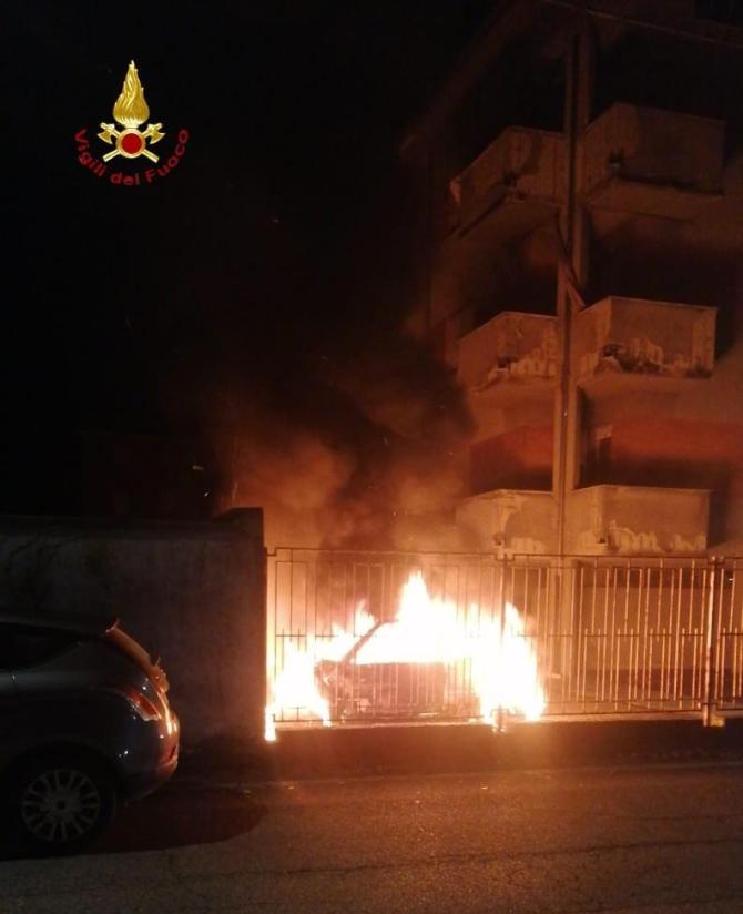 Incendio auto Trino
