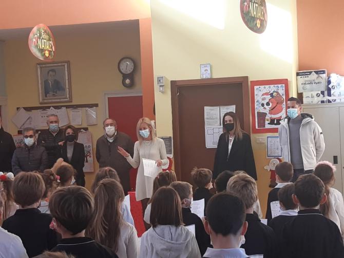 L'assessore regionale Chiorino in visita alla scuola primaria di Ronsecco