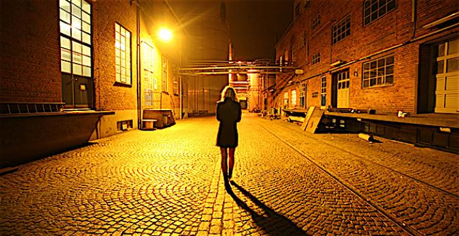 Donna per strada