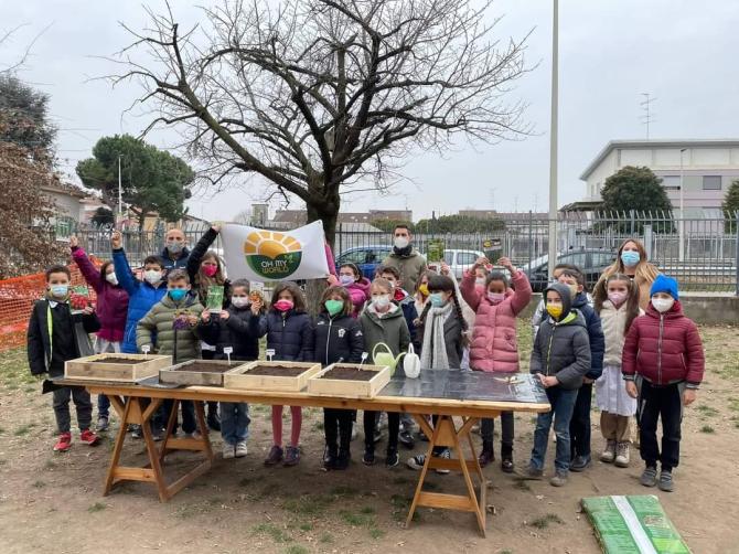 Scuola Rodari: un orto per amare l'ambiente e ricordare Andrea Raineri