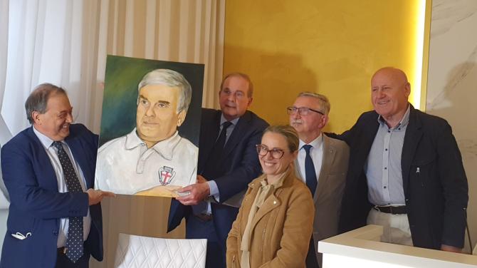 I Veterani donano alla famiglia Lombardi la tela che ritrae l’indimenticato Felix