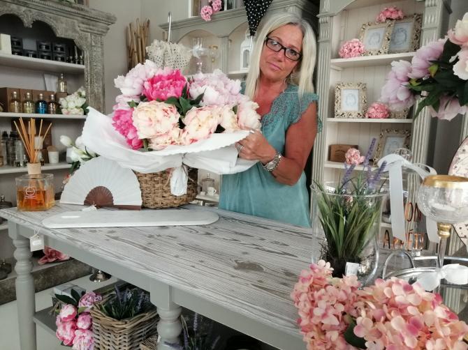 Bijoux, essenze, fiori in seta e molto altro da Angolo 21