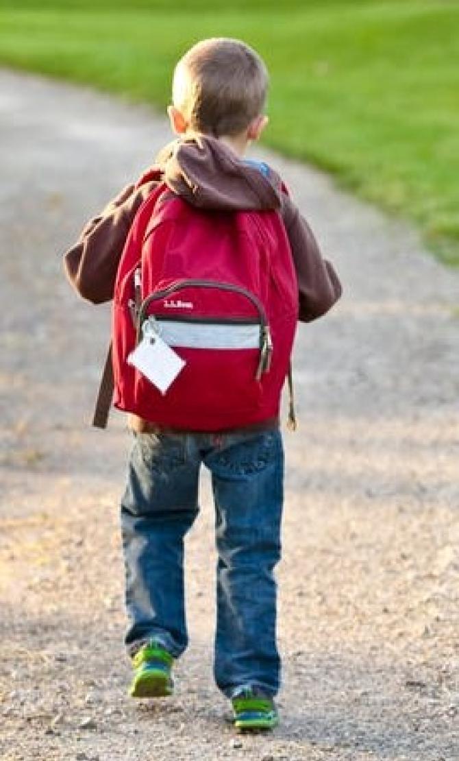 Scuola bimbo con zaino