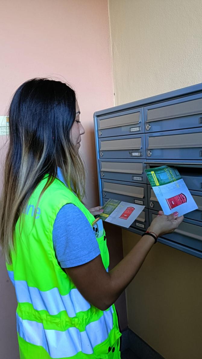 Postino cassetta lettere