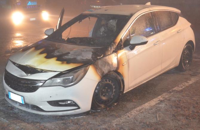 Auto maresciallo carabinieri incendiata Crescentino 