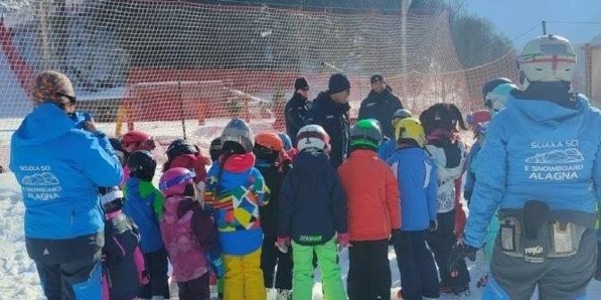 Alagna: carabinieri insegnano ai bambini i rischi sulle piste di sci