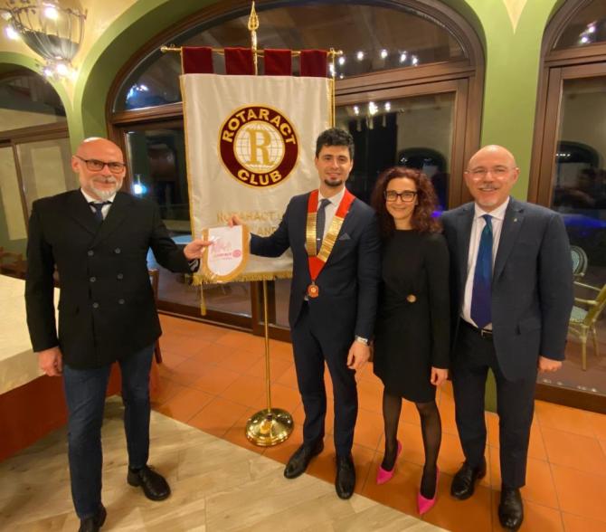 Rotaract Sant'Andrea e Istituto Calamandrei: libri in dono per Dsa