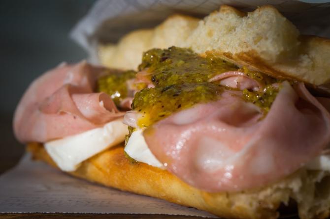 Santhià: il "Carvè Food Village" su corso Sant'Ignazio