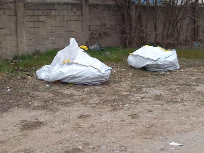 Vercelli: sacchi rifiuti via Birago