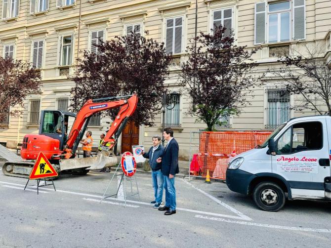 Piazza Pajetta: cantiere per i "nuovi" marciapiedi