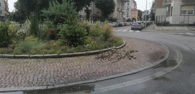 Vercelli sampietrini largo d'Azzo