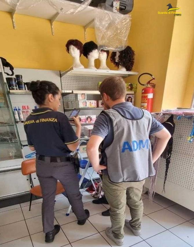 Guardia di finanza e Ufficio dogane di Vercelli