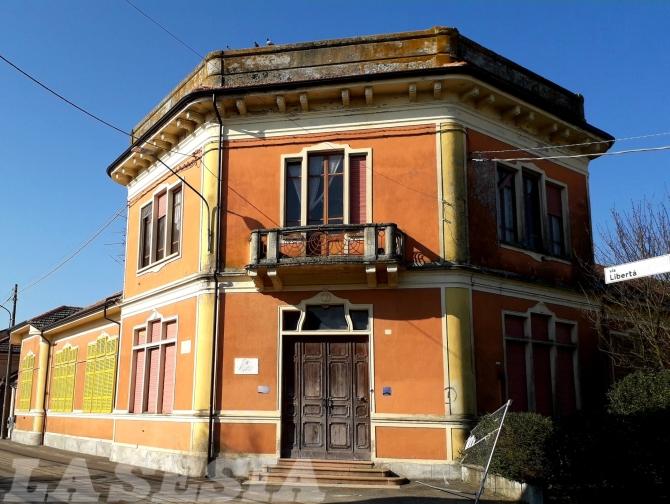 Costanzana ex asilo