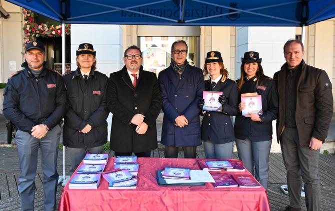 Polizia in piazza per le donne 25 novembre 2023