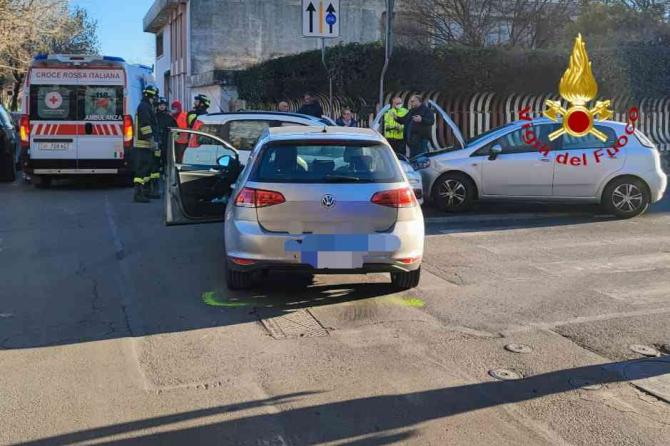 Vercelli: scontro tra tre auto in corso Magenta