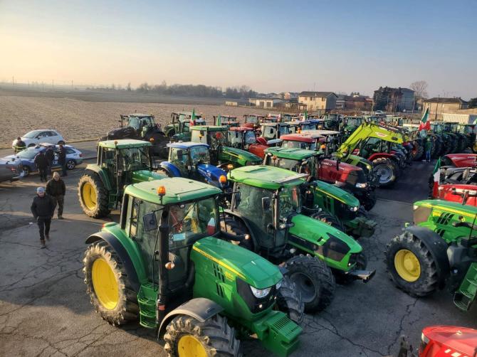 Trattori protesta agricoltori