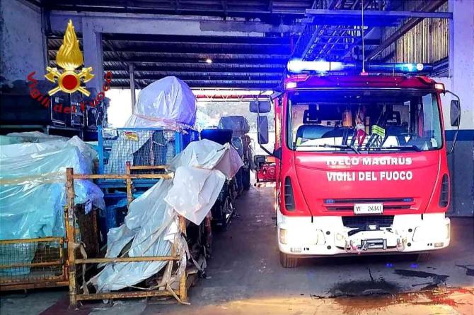 Vigili del fuoco: incendio azienda di Santhià